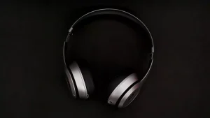 AI headphones translate multiple speakers 3D audio